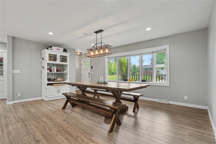Property Photo: 200 Isham Drive IA 52302