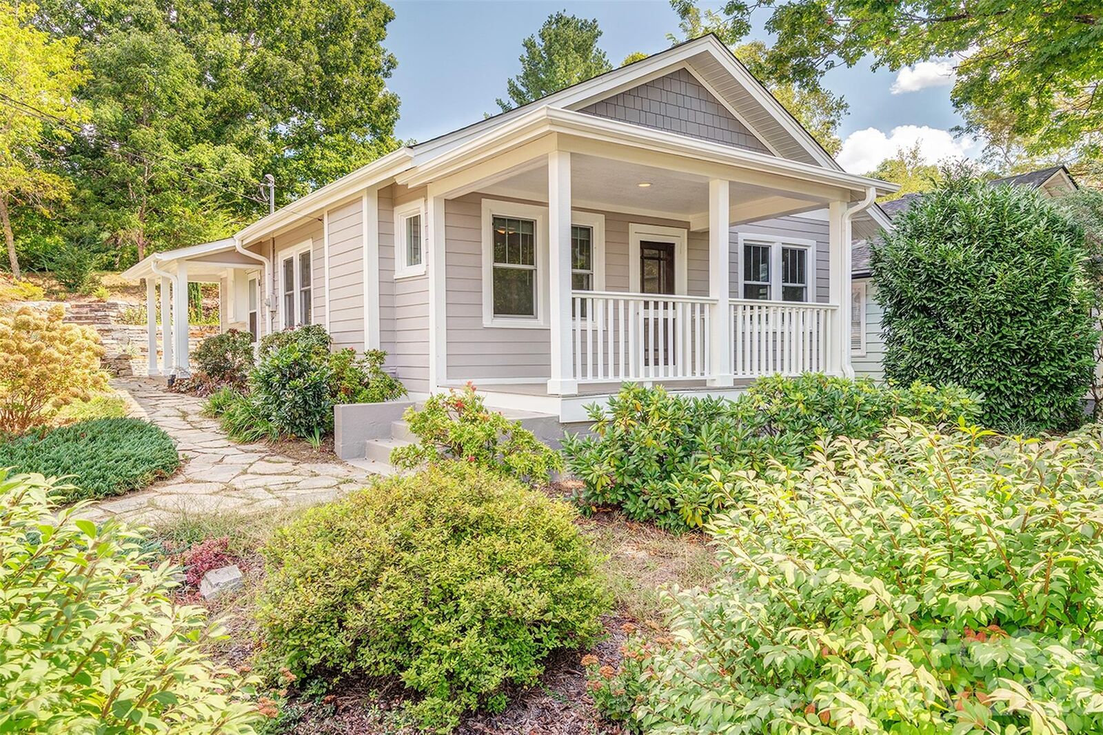 Property Photo: 11 Temple Avenue NC 28804