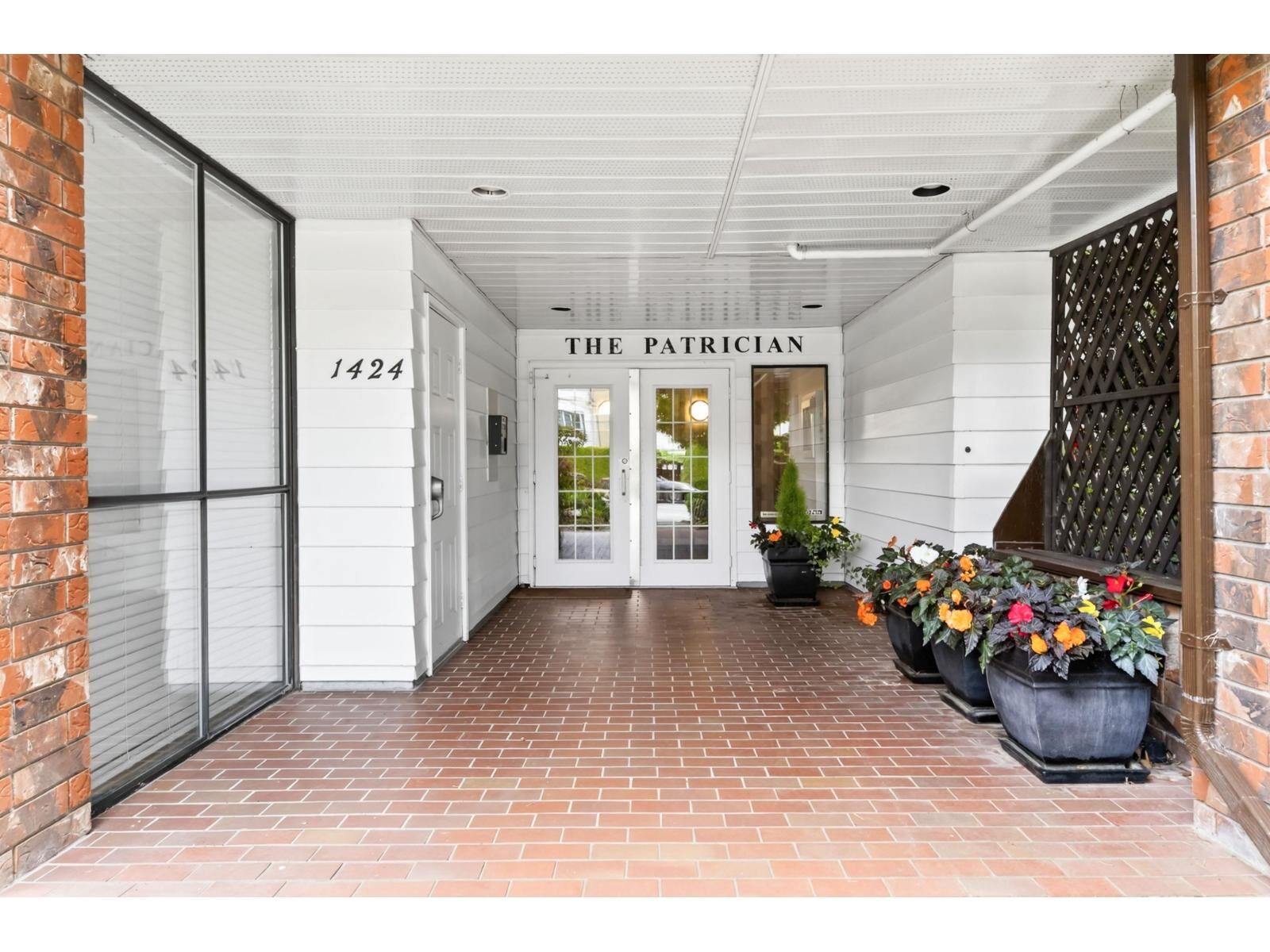 Property Photo:  1424 Martin Street 102  BC V4B 3W7 
