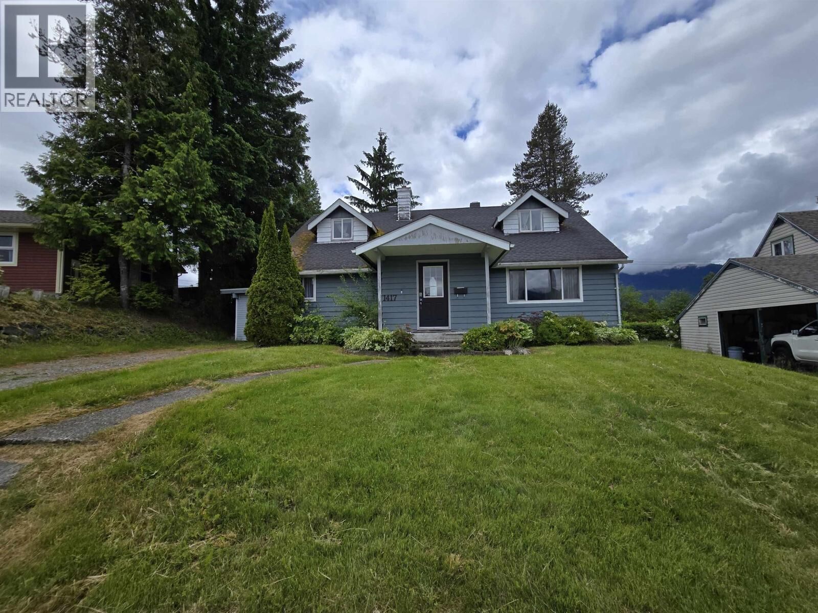Property Photo:  1417 Cormorant Avenue  BC V8C 1R7 