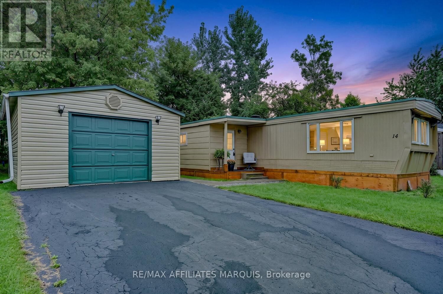 Property Photo:  14 Saddle Avenue  ON K7A 0J4 