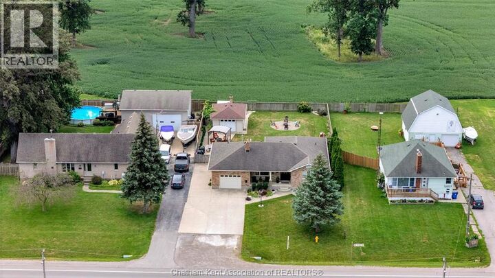 Property Photo: 2027 Dufferin Avenue ON N8A 4M5