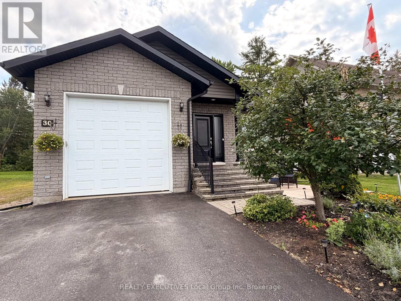 Property Photo:  30 Osprey Crescent  ON P0H 1H0 