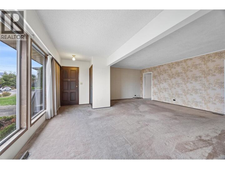 Property Photo: 719 Pine Street BC V2C 2Z7