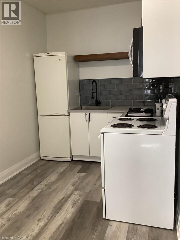 Property Photo:  90 Kent Street South 4  ON N3Y 2X9 