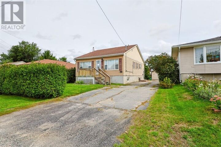 Property Photo:  902 Miller Street  ON P3A 2X1 