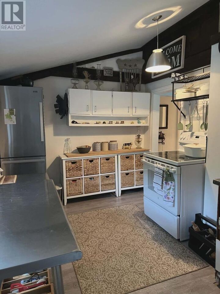 Property Photo:  271 Spruce St  ON P6B 2H2 