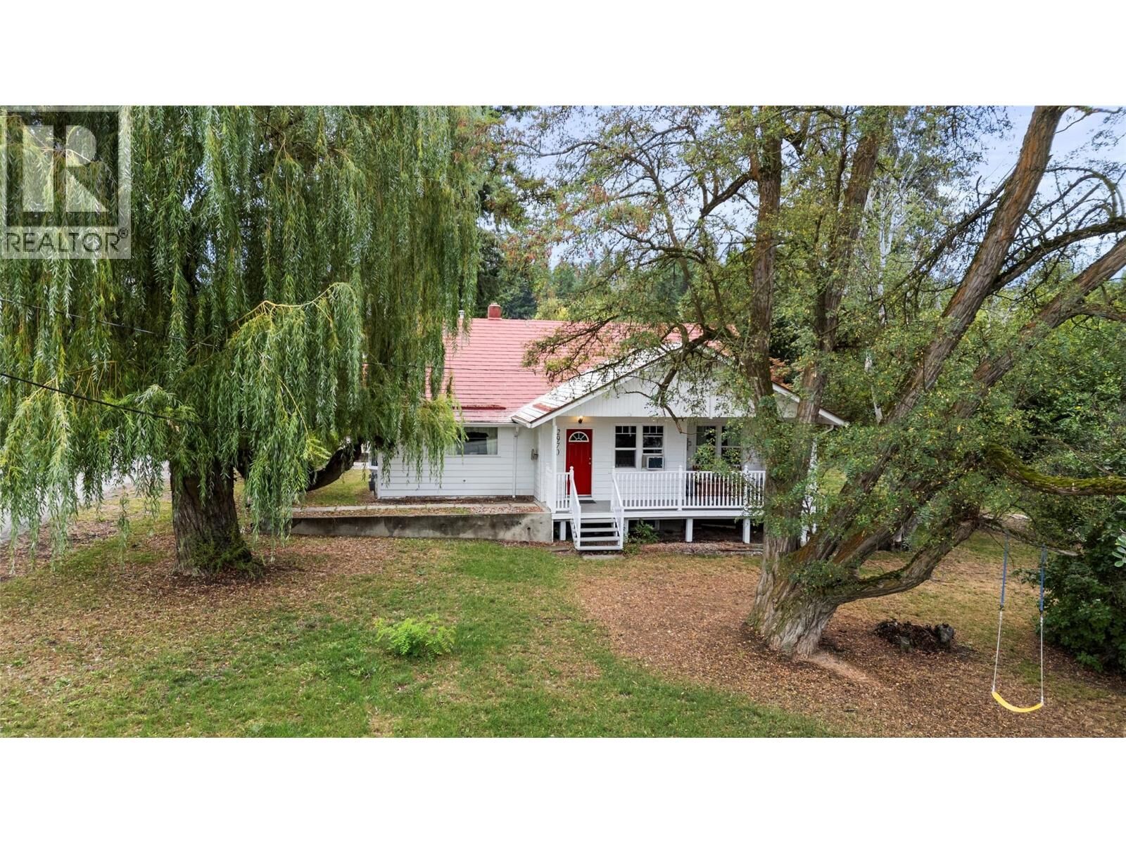 Property Photo:  2970 30 Street Northeast  BC V1E 3G7 