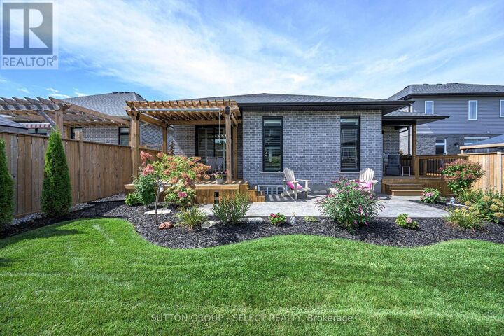 Property Photo:  38 Royal Dornoch Drive  ON N5R 0K4 