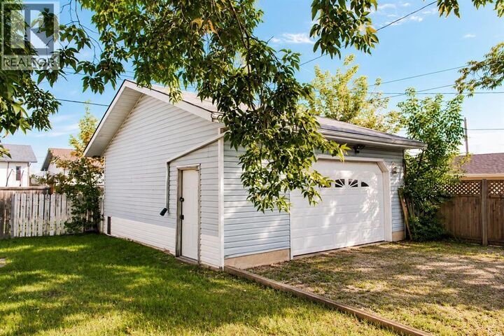 Property Photo: 9712 105 Avenue AB T8X 5E6