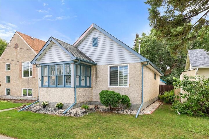Property Photo: 32 Hindley Avenue MB R2M 1P4