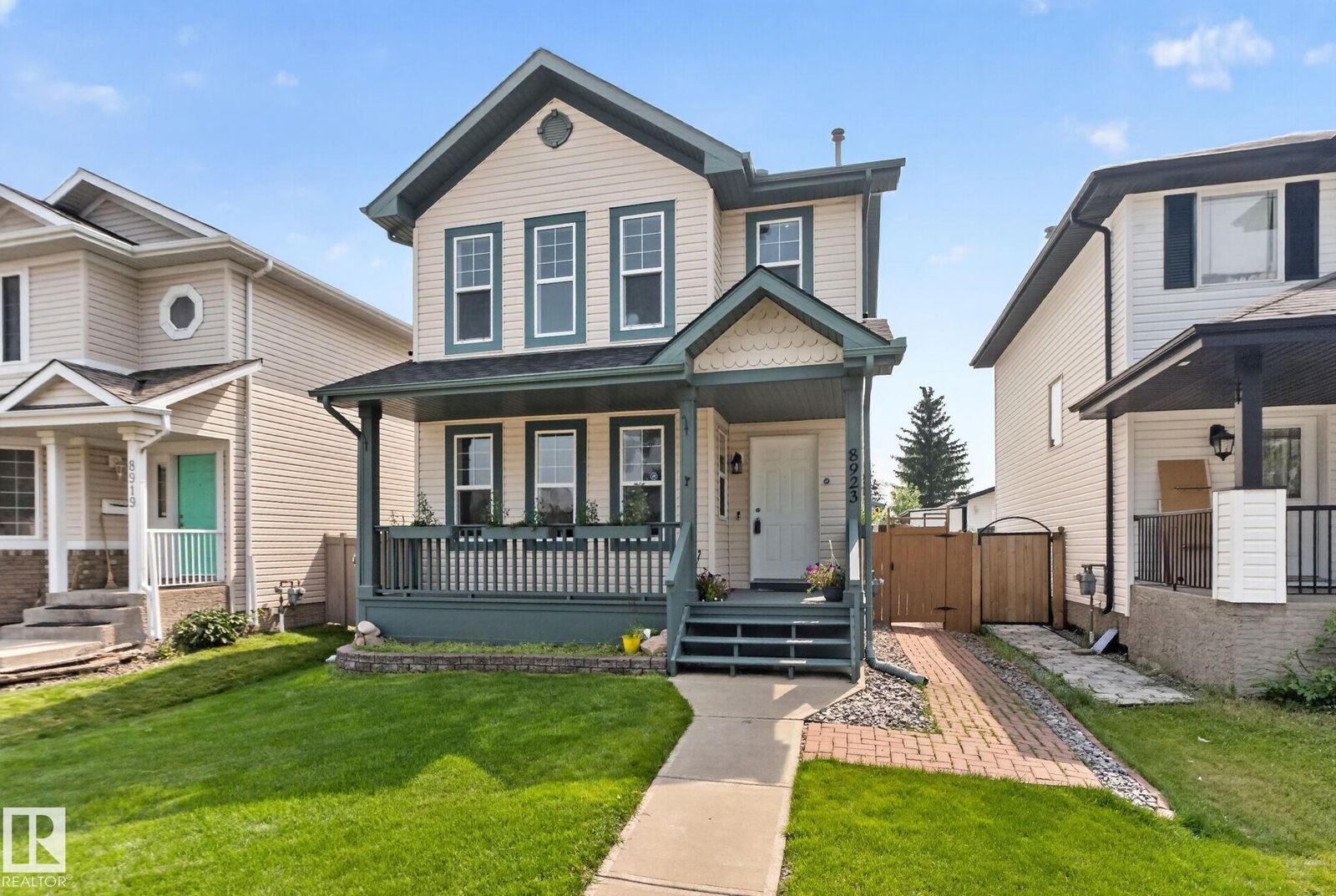 Property Photo:  8923 173 Avenue NW  AB T5Z 3W6 