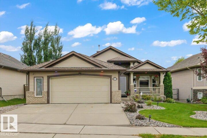 Property Photo:  61 Linkside Boulevard  AB T7X 4A6 
