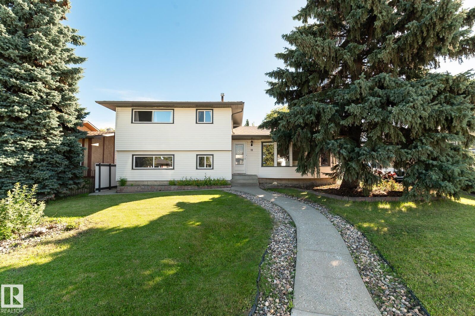 Property Photo:  11 Oatway Street  AB T7X 2E5 