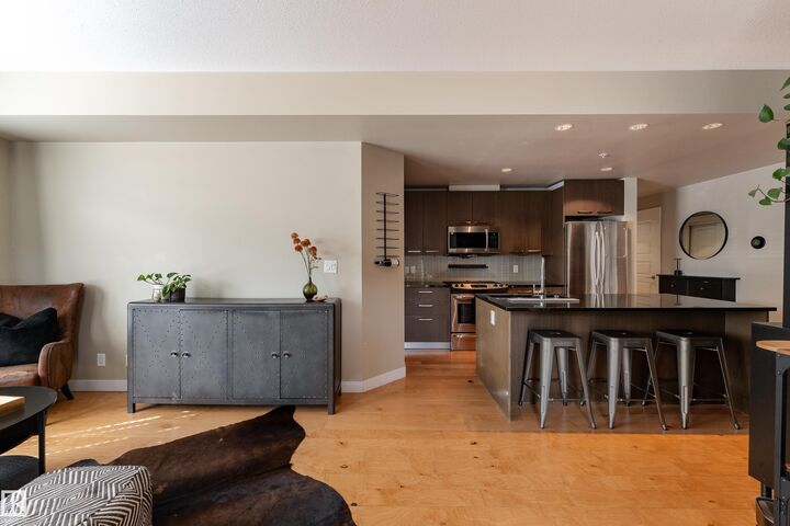 Property Photo:  9908 84 Avenue NW 204  AB T6E 2G3 