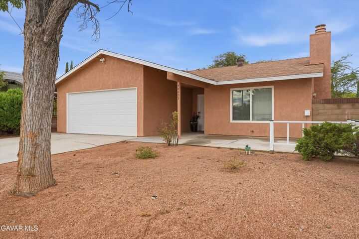 Property Photo: 44453 Watford Ave Avenue CA 93535