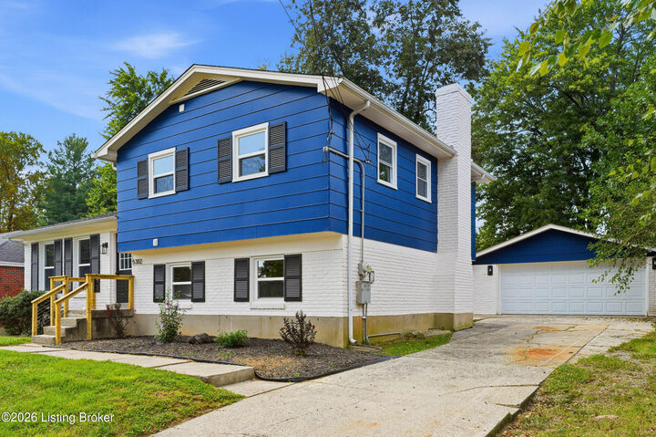 Property Photo: 5302 Oakcreek Ln KY 40291