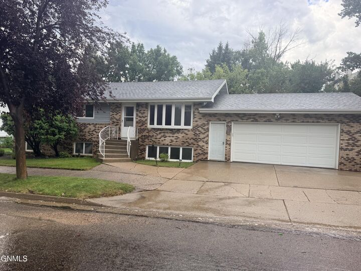 Property Photo:  509 Lohstreter Road NW  ND 58554 