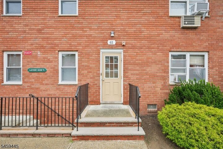 Property Photo:  61 Knox Ter 1A  NJ 07470 