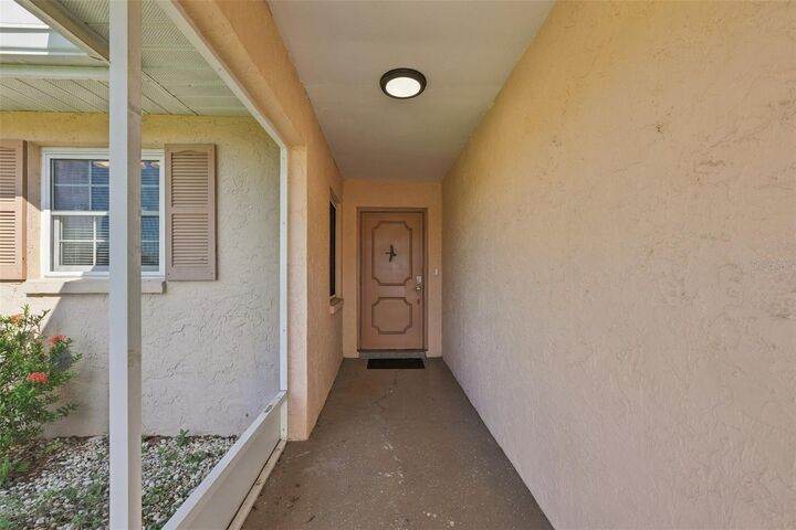 Property Photo:  1601 New Bedford Drive  FL 33573 