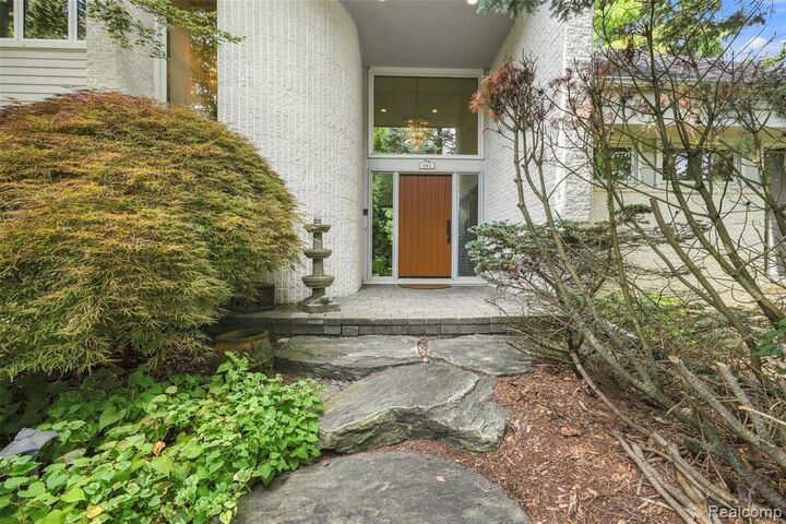 Property Photo: 305 Wilshire Drive MI 48302 1063
