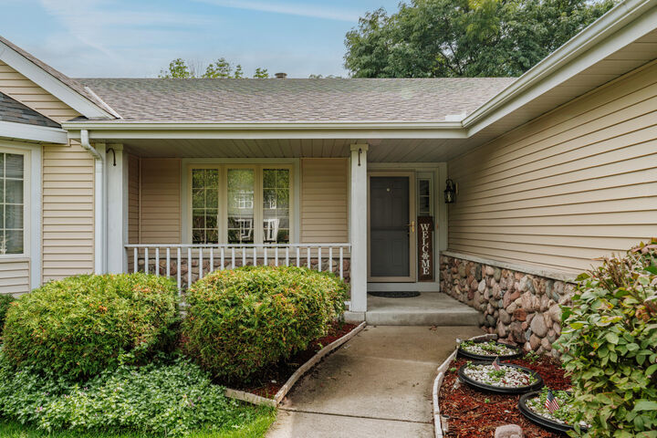 Property Photo: N58w24835 Cardinal Ct WI 53089