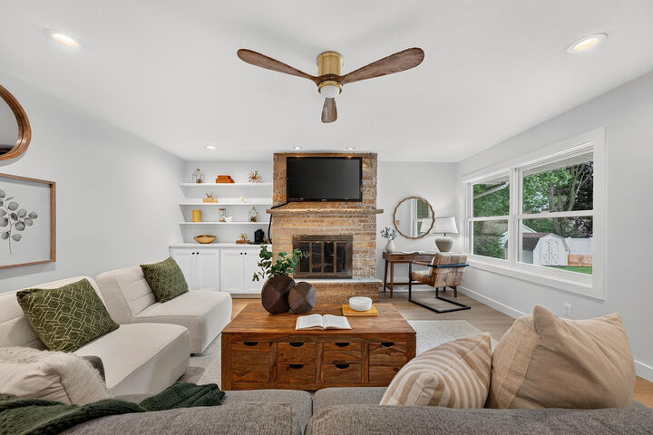 Property Photo:  11500 N Buntrock Ave  WI 53092 