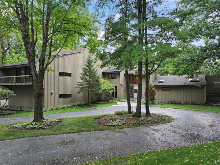 Property Photo:  560 Thornmeadow Road  IL 60015 