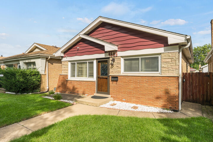 Property Photo: 4605 Warsaw Avenue IL 60534