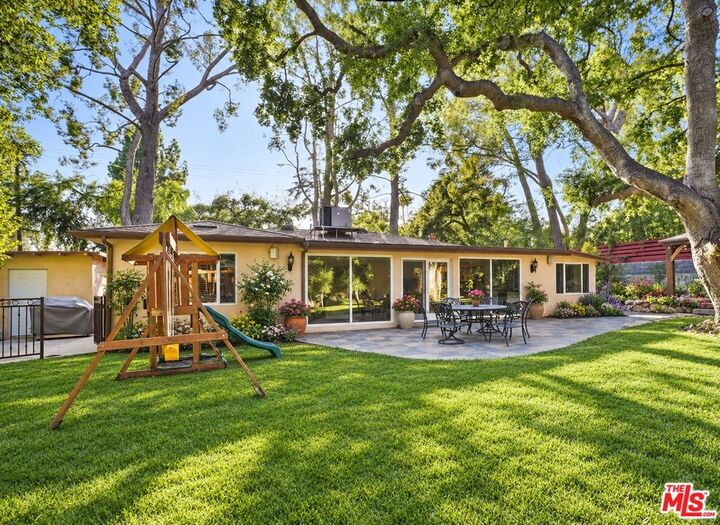 Property Photo:  2452 N Altadena Drive  CA 91001 