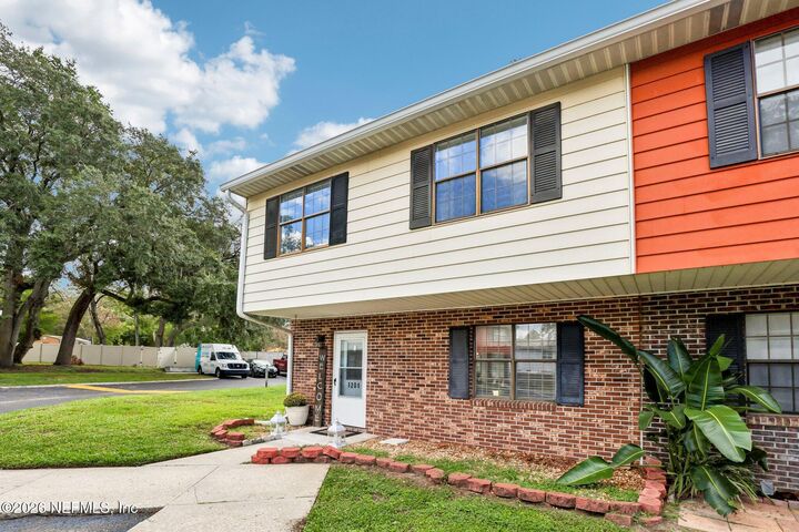 Property Photo: 1201 Kettering Way FL 32073