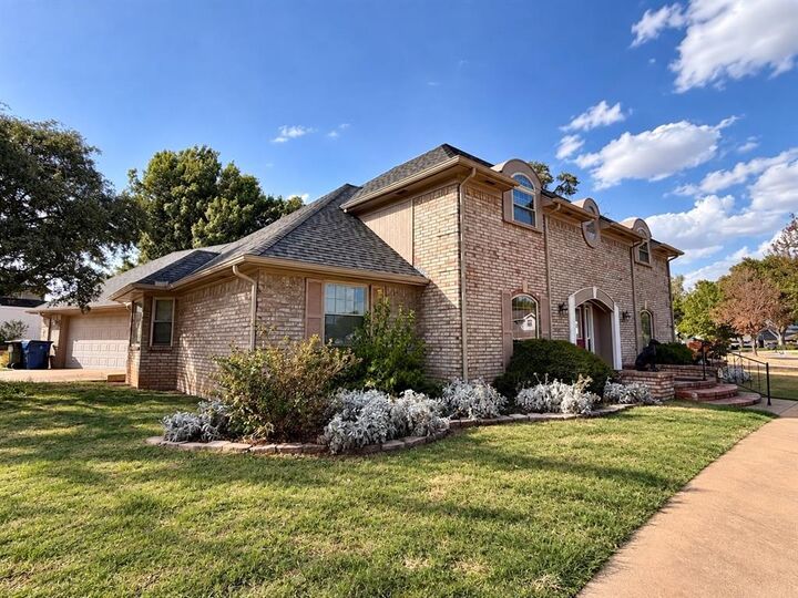 Property Photo:  116 Caulder Drive  OK 73018 