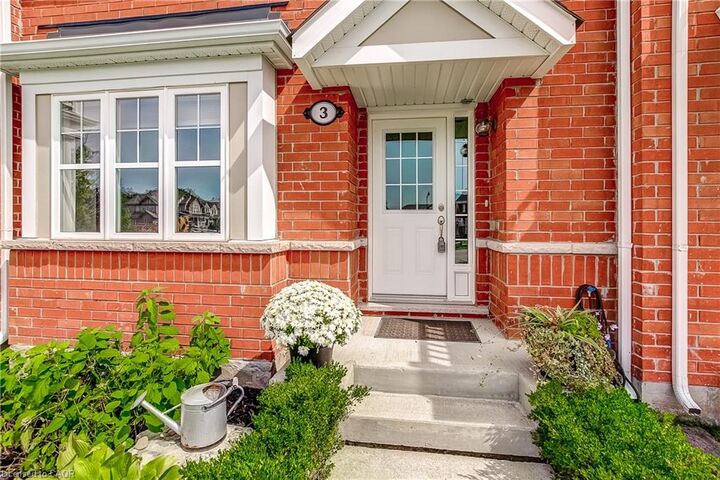 Property Photo:  230 Avonsyde Boulevard 3  ON L8B 1T9 