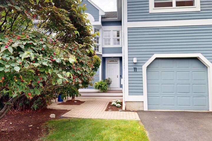 Property Photo:  15 Kings Way 11  MA 02451 