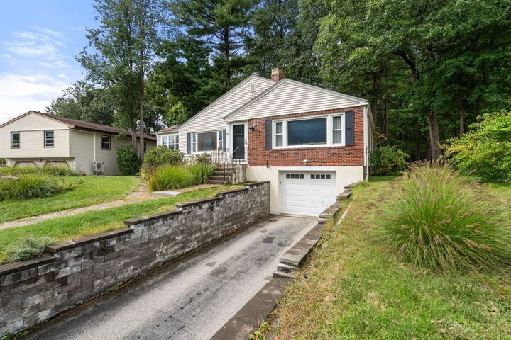 Property Photo: 15 Claridge Dr MA 01602