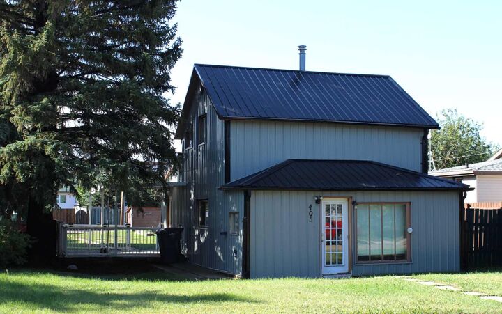 Property Photo: 405 4 Avenue AB T0J 0B0