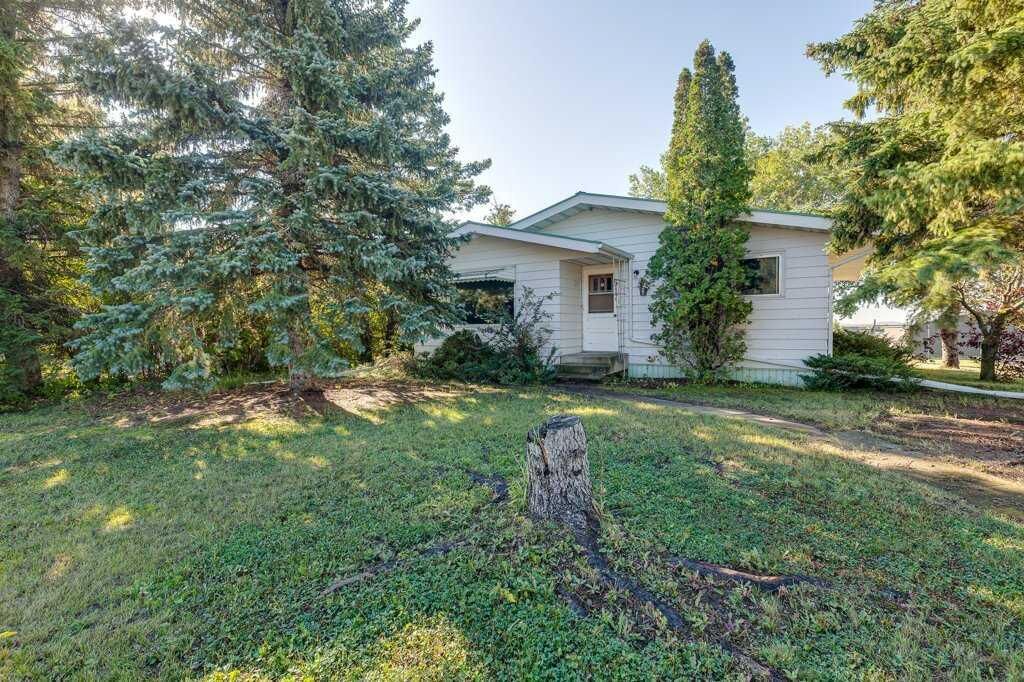 Property Photo:  517 Royal Drive  AB T0M 2C0 