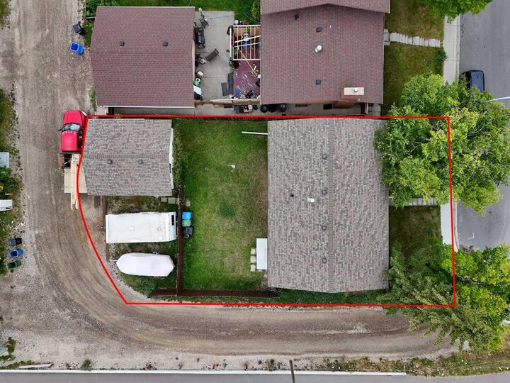 Property Photo:  5219 Rundleview Road NE  AB T1Y 1J5 