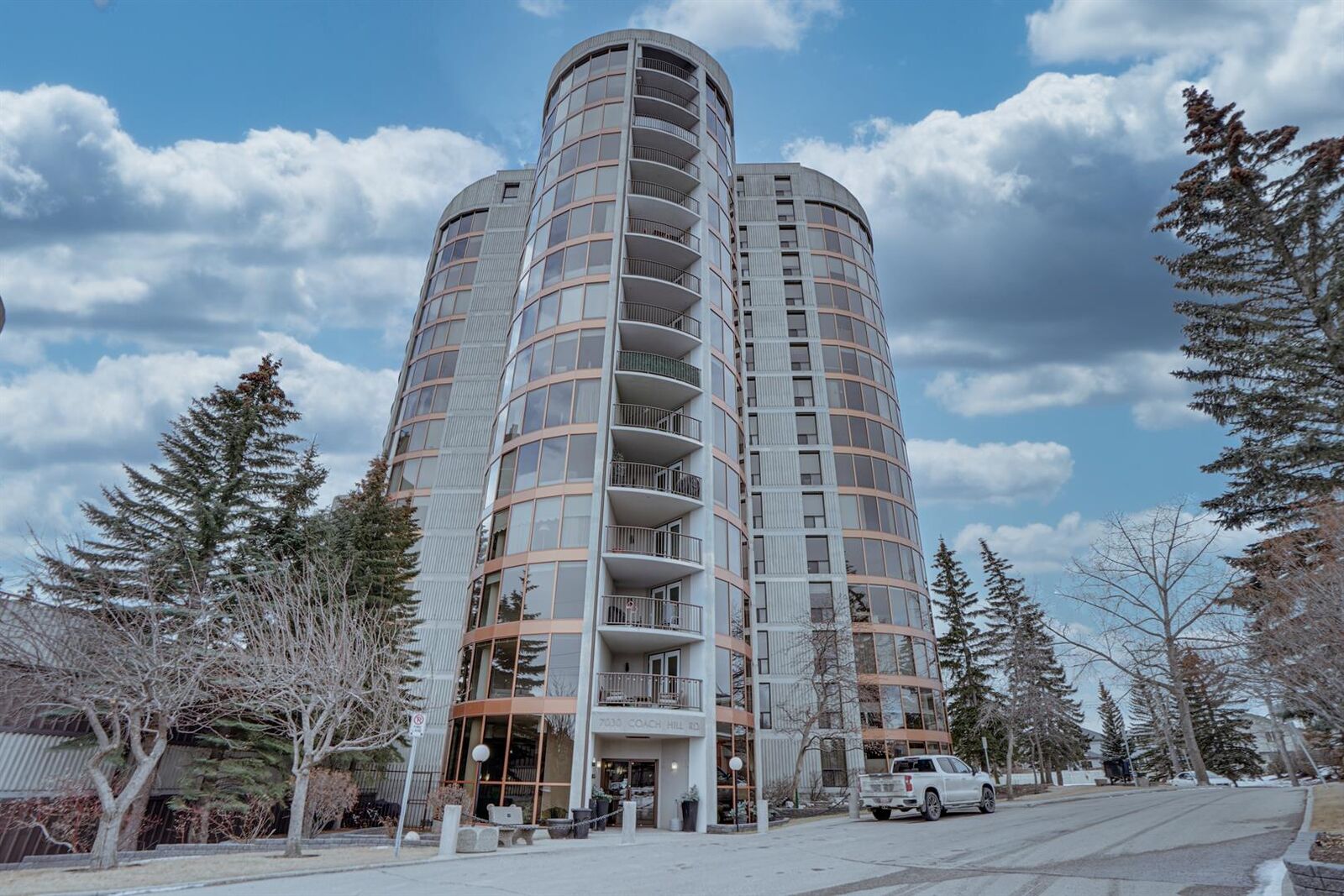 Property Photo:  7030 Coach Hill Road SW 3101  AB T3H 1E4 