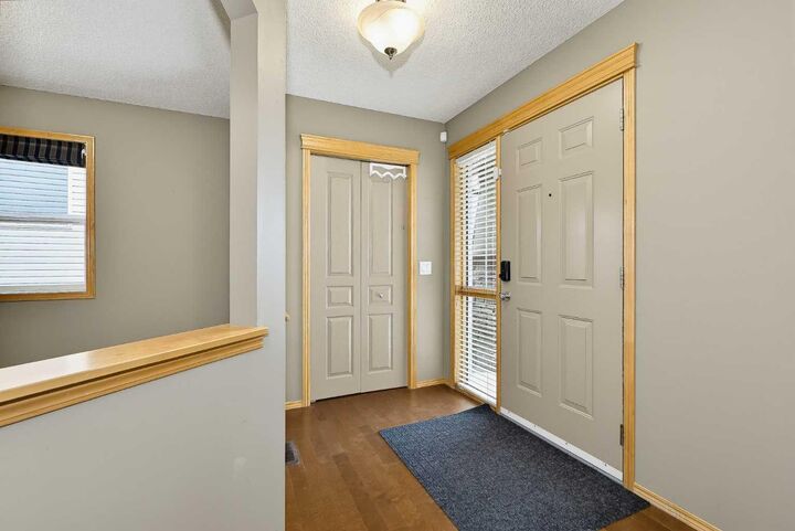 Property Photo:  7308 26 Avenue SW  AB T3H 5T3 