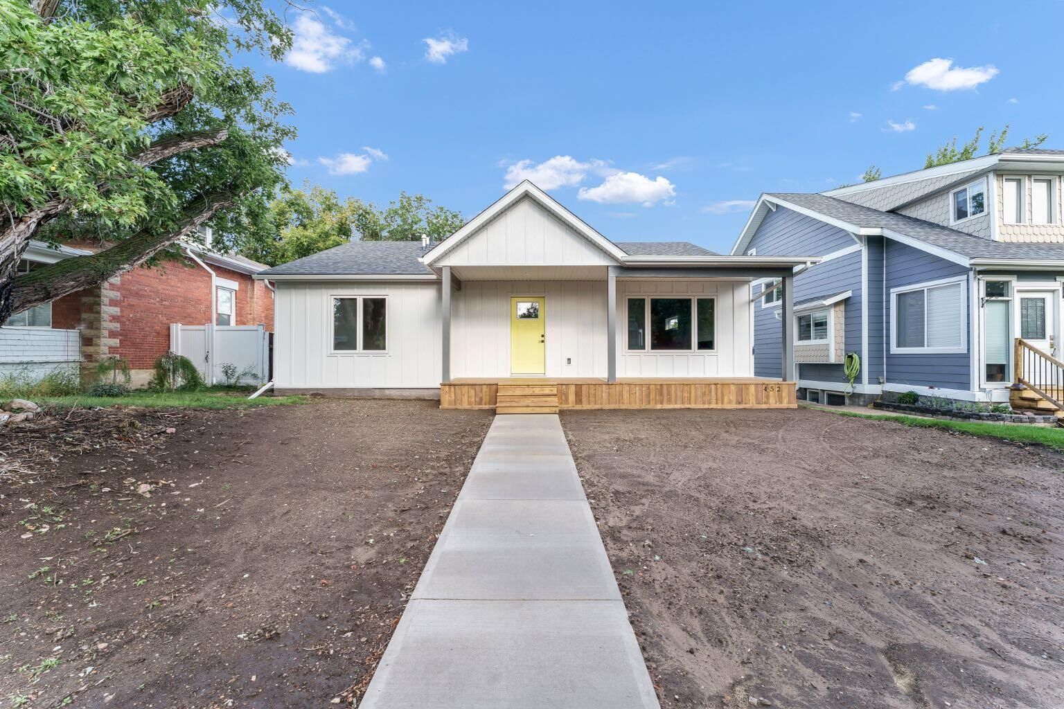 Property Photo:  452 Cambridge Street SE  AB T1A 0T2 