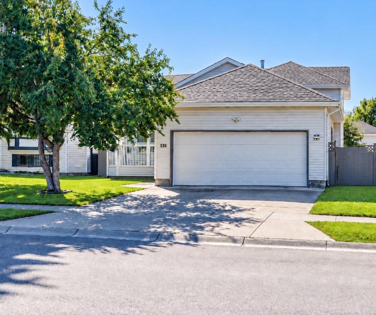 Property Photo:  131 Applewood Drive SE  AB T2A 7P8 