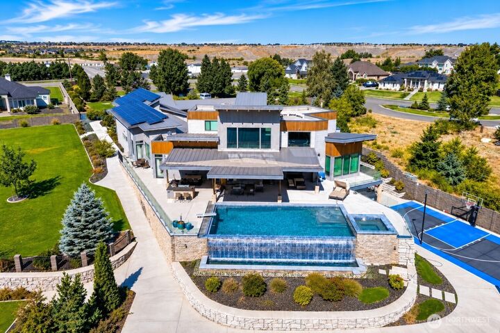 Property Photo: 4612 Shoreline Court WA 99301