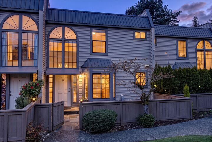 Property Photo:  6527  106th Avenue NE 10  WA 98033 