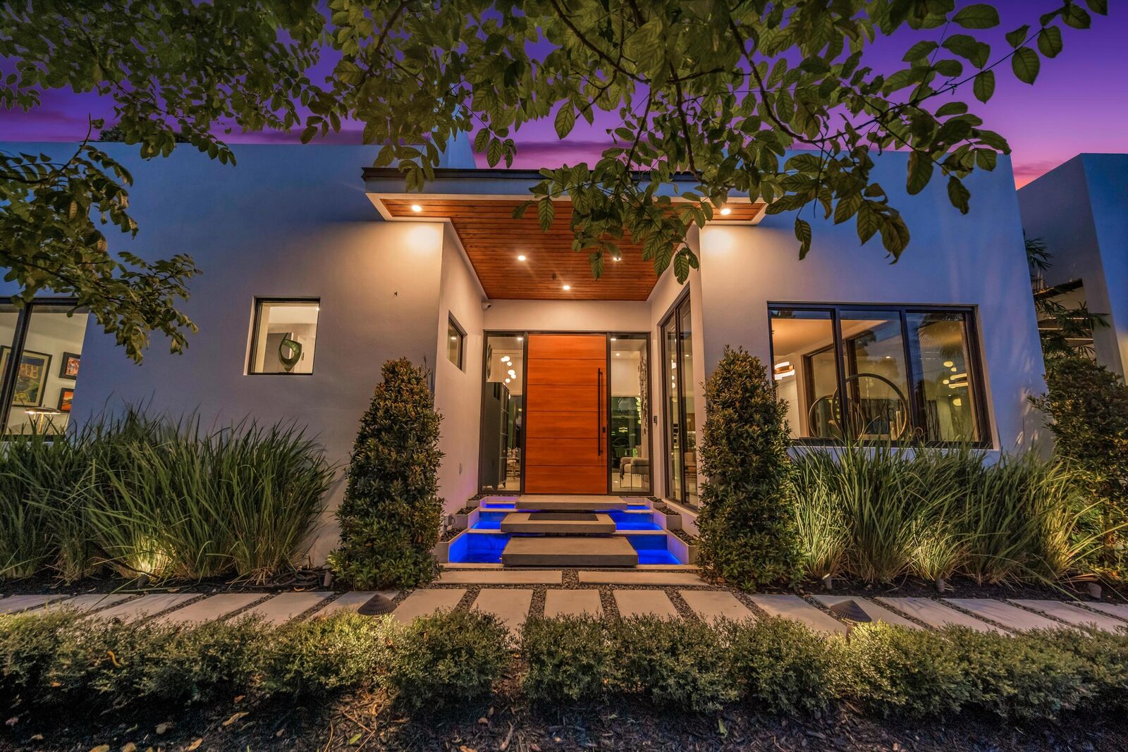 Property Photo:  215 NE 28th Court  FL 33334 