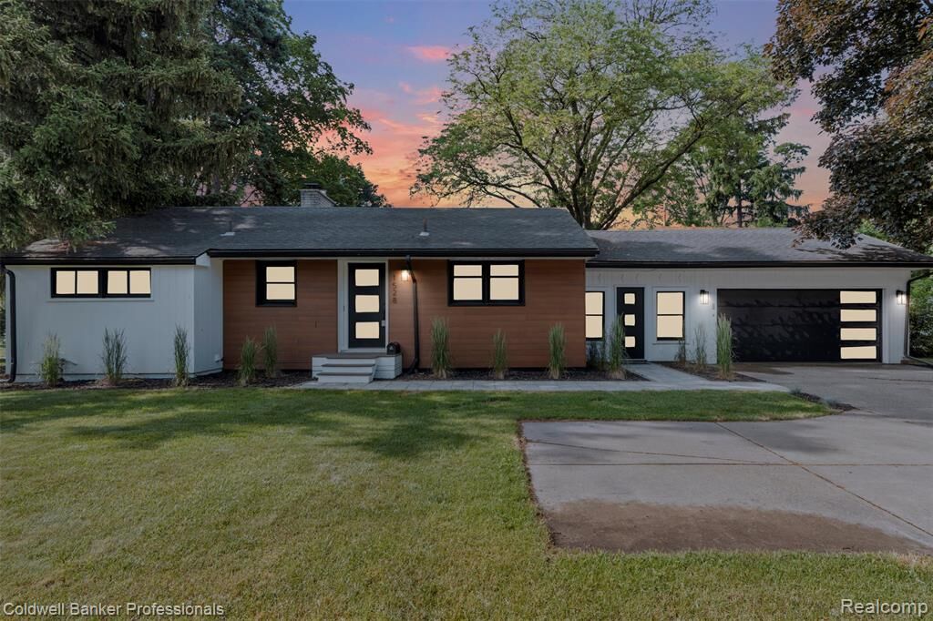 Property Photo: 1528 E Maple Road MI 48009
