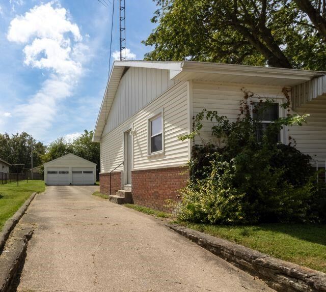 Property Photo:  413 E Plum Street  IN 47330 