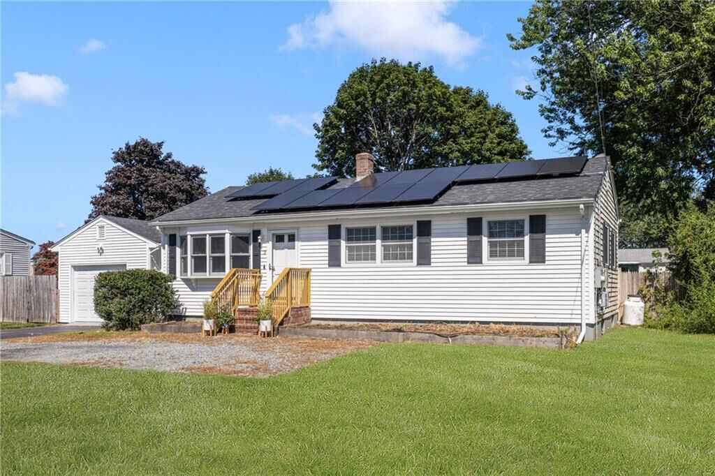 Property Photo:  7 Namquid Drive  RI 02842 