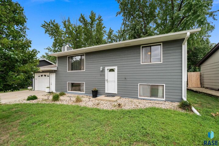 Property Photo:  5713 W 49th St  SD 57106 