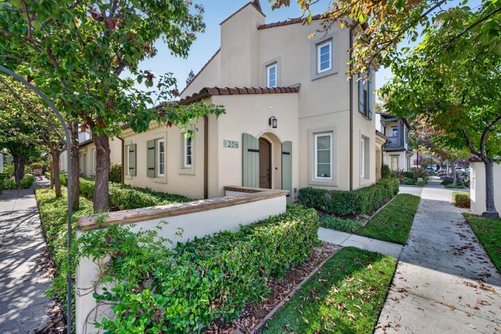 Property Photo: 1206 Dahlia Loop CA 95126